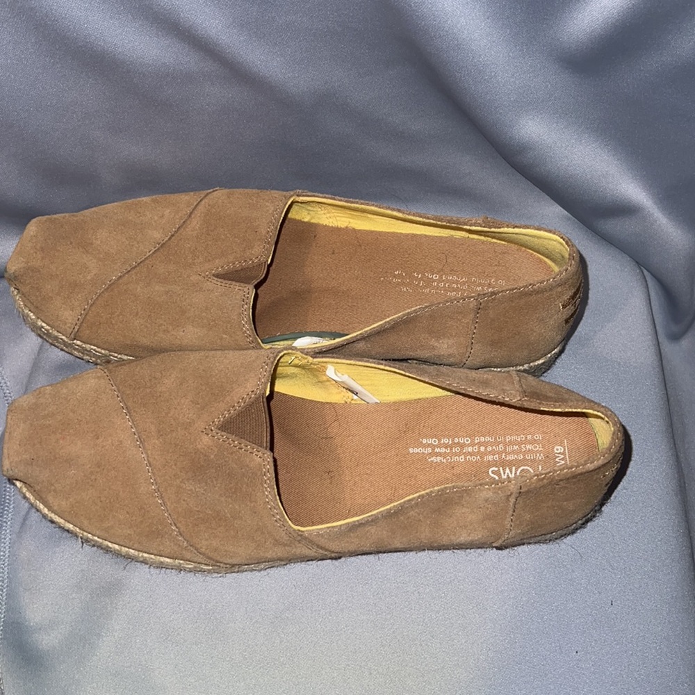 Toms, Suede, size 9 - Picture 4 of 10